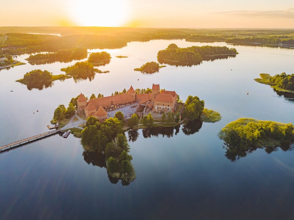 Solnedgang i Trakai, Litauen
