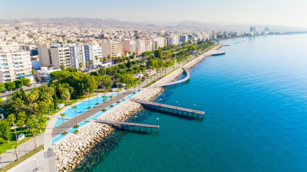 Molos havnepromenade i Limassol, Kypros.