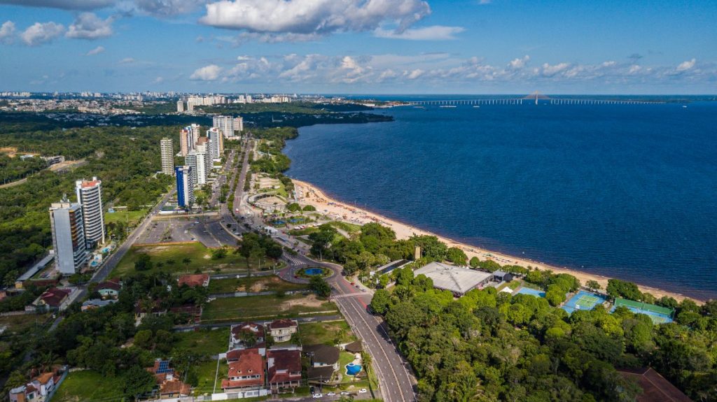 Ponta Negra-stranden i Manaus ved Amazonas-elven, Brasil.
