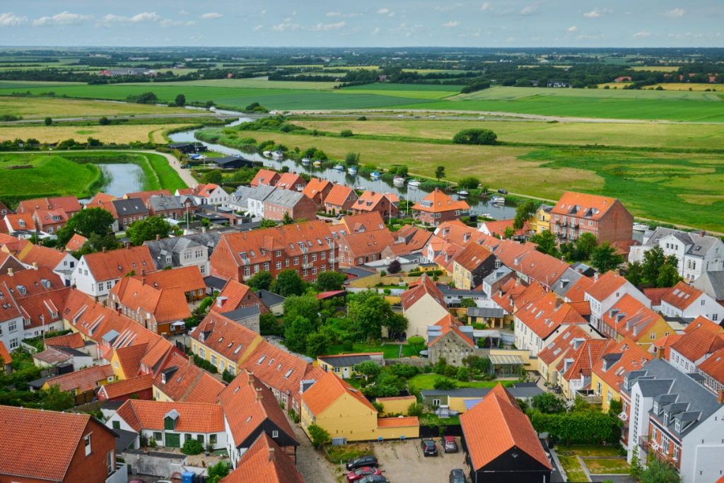 Vadehavet med diket som beskytter den danske kysten ved Ribe.