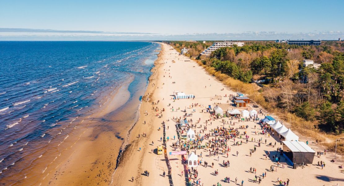 Østersjøkysten ved badebyen Jūrmala, Latvia.