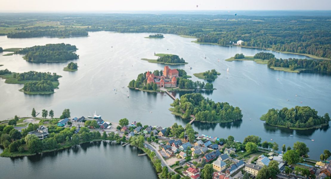 Middelalderslottet Trakai på øy ved Vilnius, Litauen.