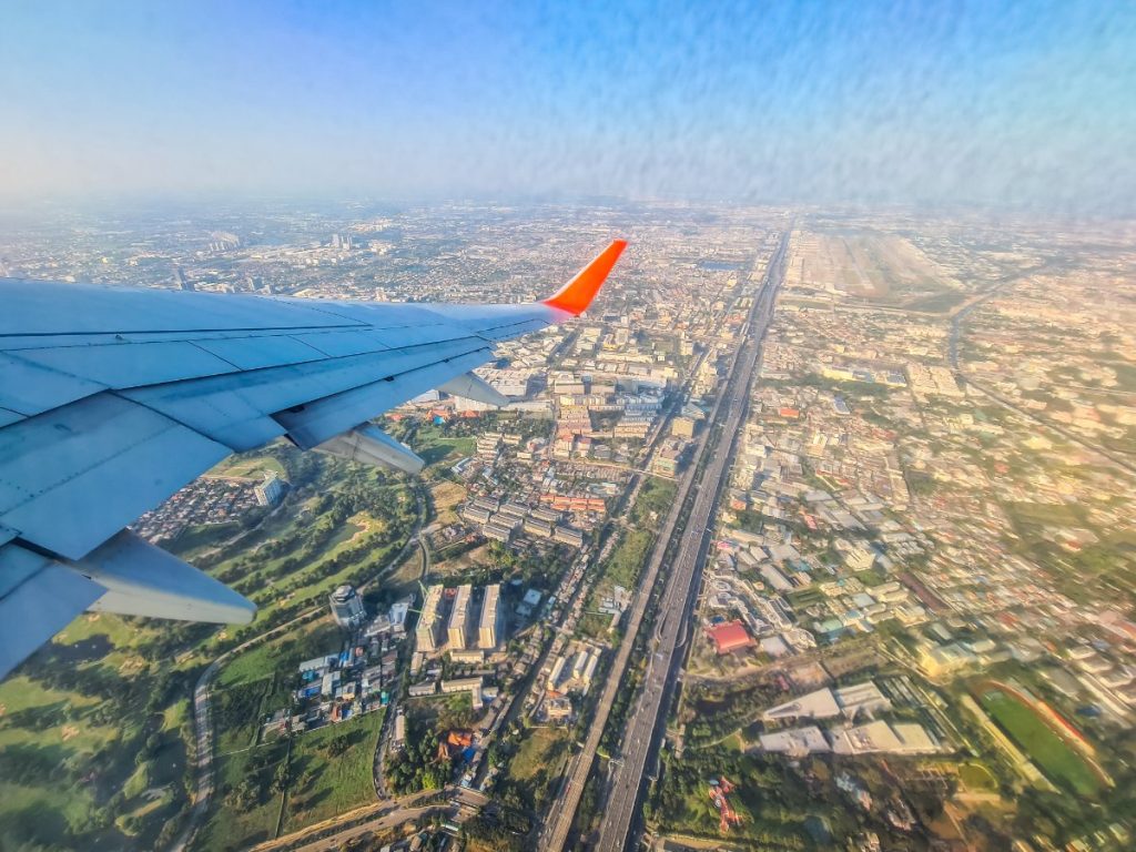 Bangkok sett gjennom flyvinduet.
