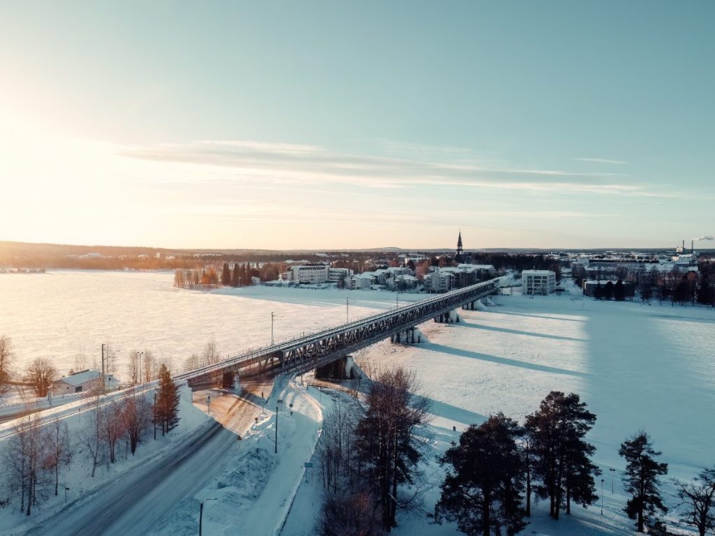 Jernbanebro i Rovaniemi, Lappland Finland