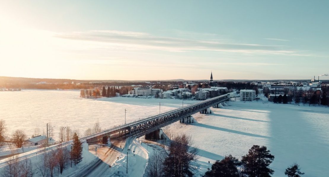 Jernbanebro i Rovaniemi, Lappland Finland