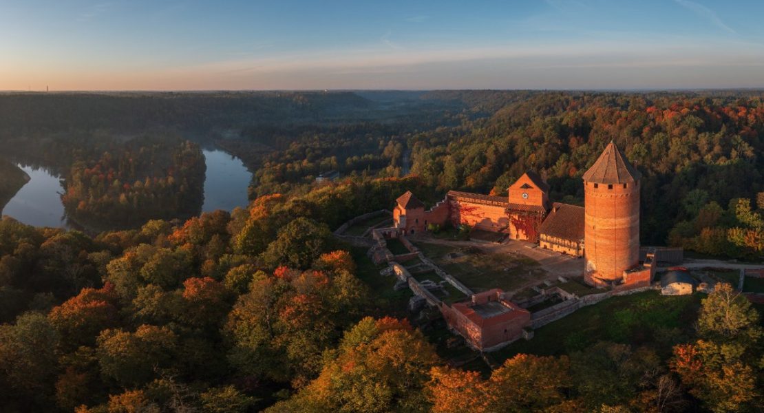 Turaida slott ved Gauja-elven nær Sigulda, Latvia.