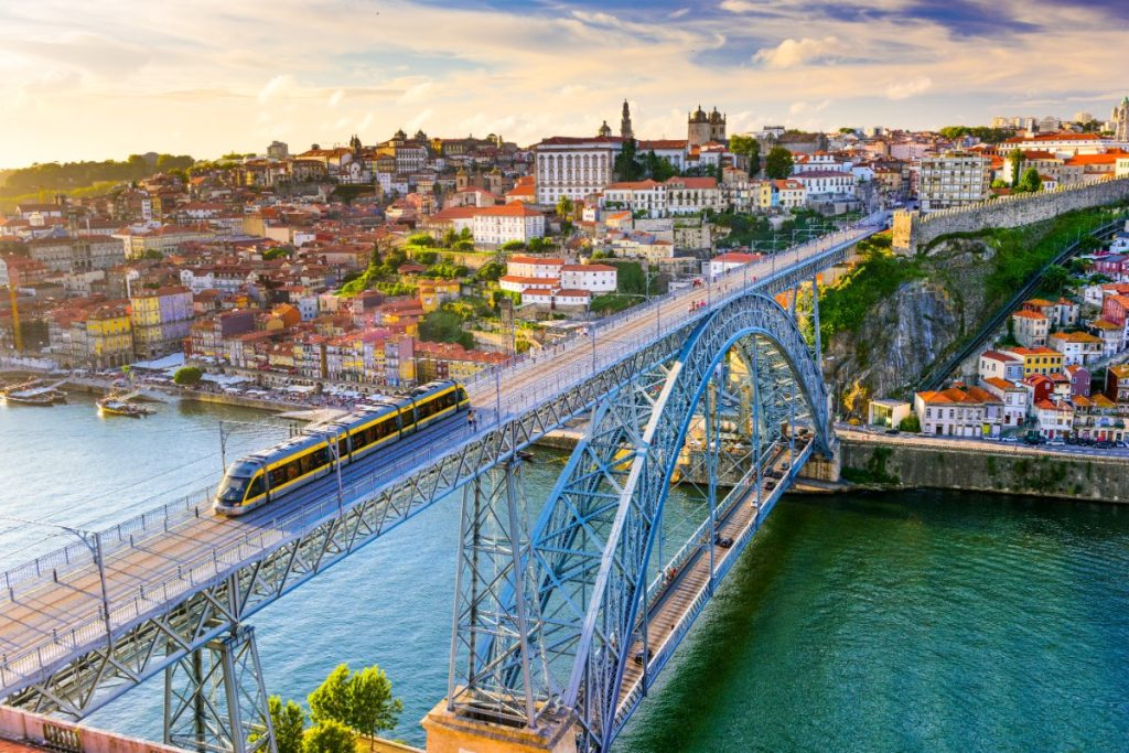 Porto bybilde ved Douro-elven med Dom Luís I bro, Portugal.